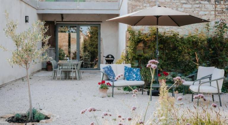 House with yard, private pool & patio — photo 4