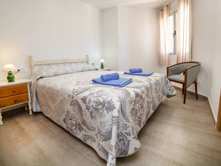 Family-oriented rental apartment with patio & garden | Sea view | Close to the beach | Pet-friendly — photo 4
