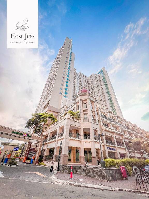 Central Royal Apartments by Emily in Jakarta