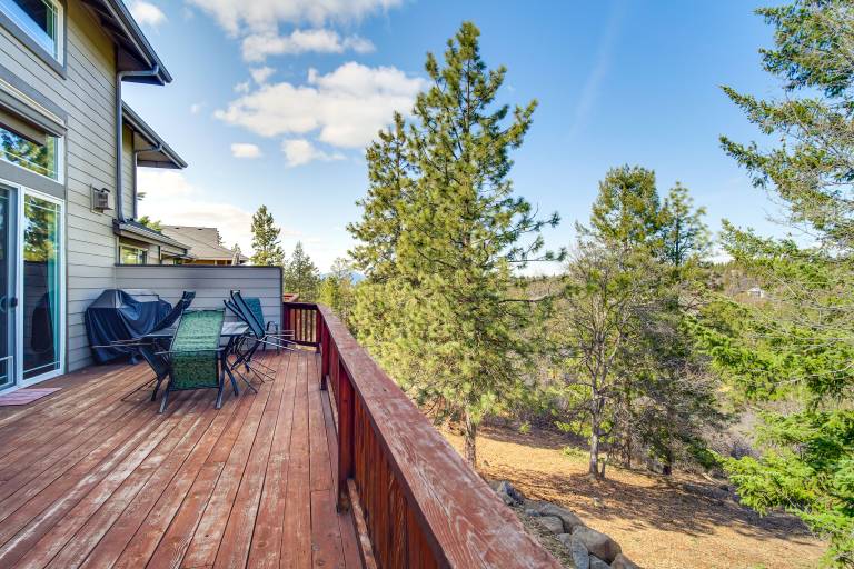 Klamath Falls Getaway w/ Pool & Hot Tub Access! — photo 2