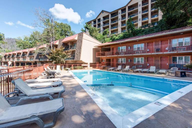 Quality Inn Creekside - Downtown Gatlinburg — photo 2
