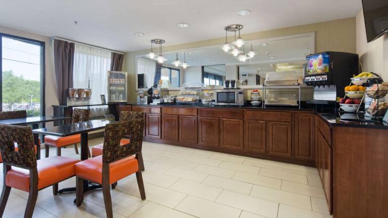 Best Western Plus Huntersville Inn & Suites Near Lake Norman — photo 2