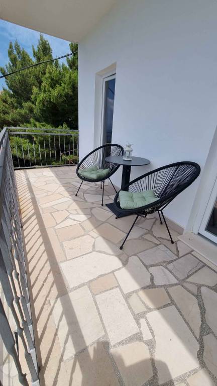 Holiday apartment with terrace and air conditioning — photo 4