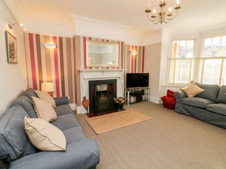Child-friendly cottage with yard & hot tub | Beach view | Pet-friendly — photo 3