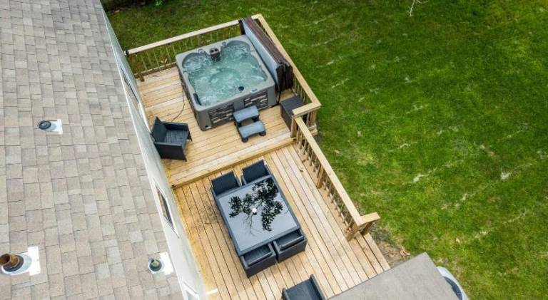 Next to Expo, 5 beds, Hot-tub, corn hole, pets! in Tulsa, OK