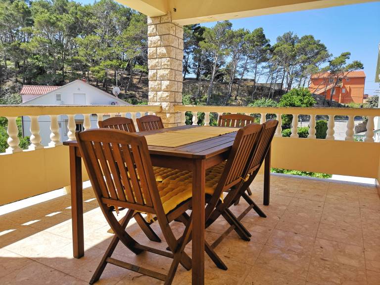 Fully equipped beautiful apartment with patio, BBQ & pool | Pets are welcome in Rab