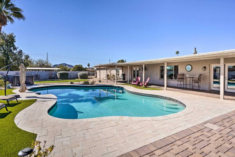 Pool & Outdoor Lounge Scottsdale Family Home
