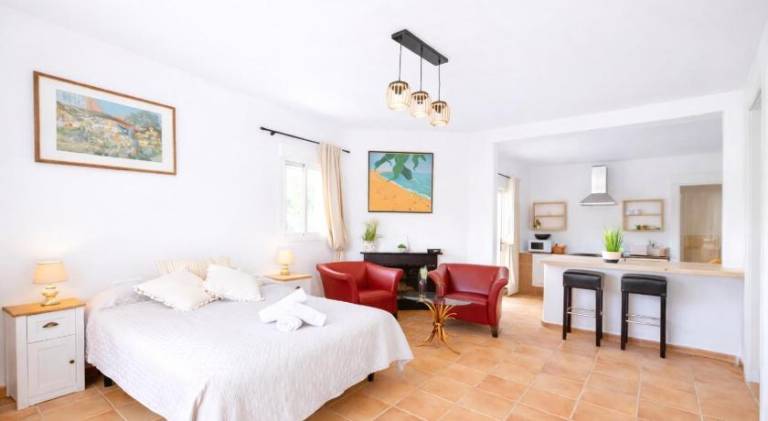 Rental apartment with terrace, garden & pool — photo 2