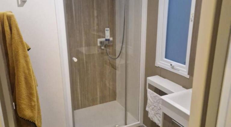 230 mobil-home 2 chambres 1 salle de douche — photo 2