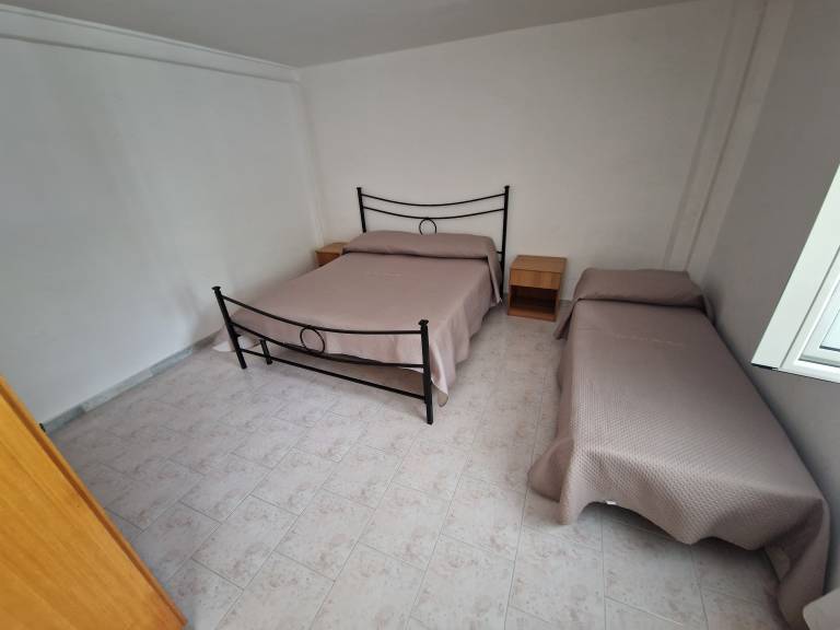 Family-oriented vacation home with yard & barbecue | Close to the beach | Pets allowed — photo 4