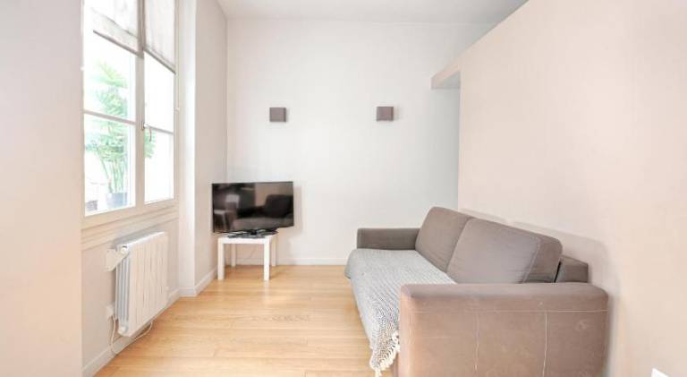 Rental apartment with 1 room for 4 persons in Vanves