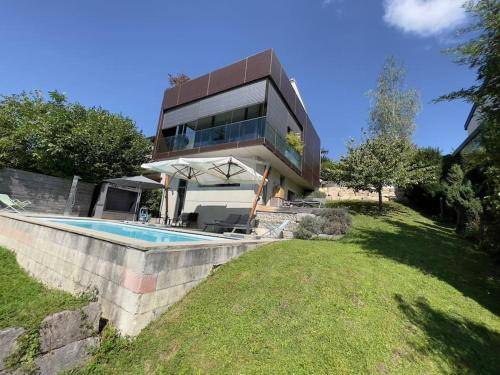 350 m² Villa