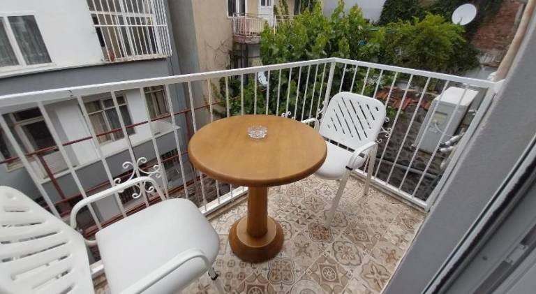 Fully equipped rental apartment with terrace | Next to Konak Square | Perfect for remote work | Dogs allowed — photo 2