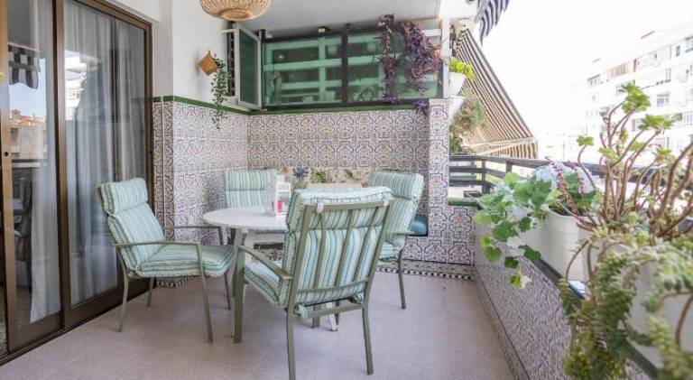 Apartment with patio — photo 3