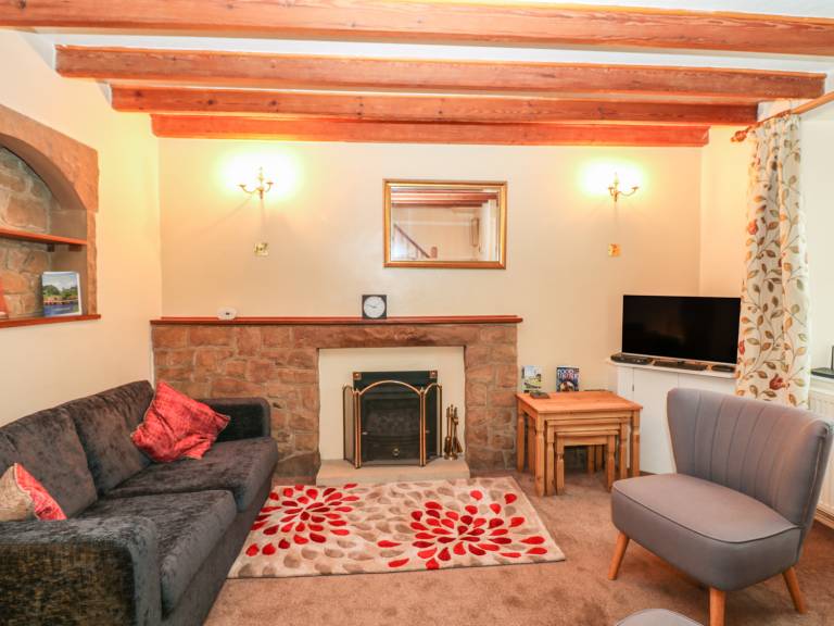 Cottage with garden & patio — photo 4