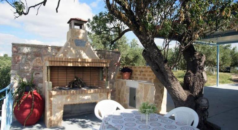 Vacation home with yard, terrace & BBQ — photo 3