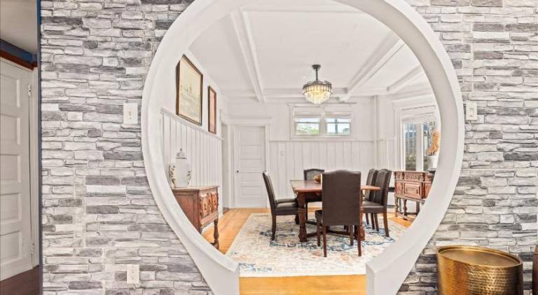 6 BR Ventnor Estate Steps Away from the Beach — photo 5