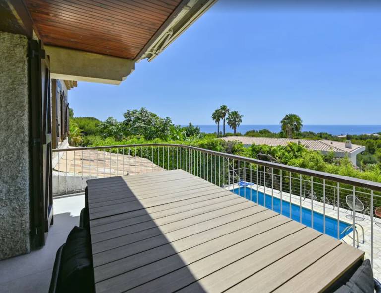Family-oriented villa with terrace, yard & private pool | Sea view | Dogs allowed — photo 3