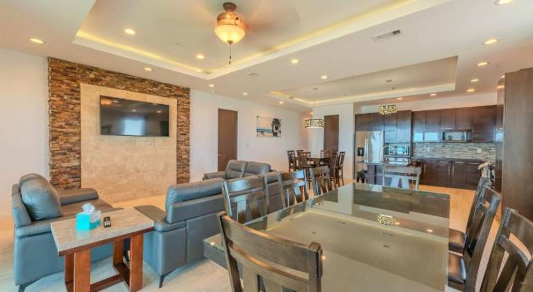 5 BEDROOM BEACHFRONT CONDO - 4th Floor — photo 4