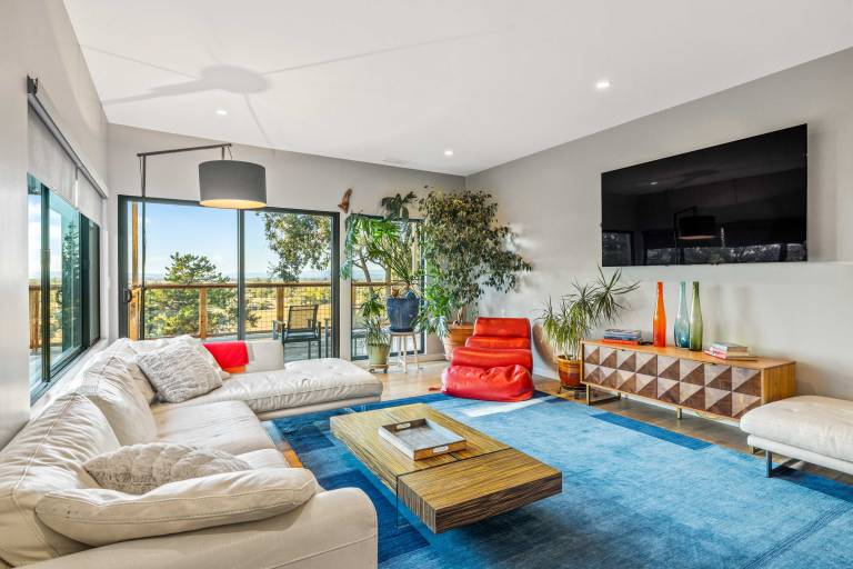 Private Pool & Large Deck: Modern Cotati Villa! — photo 3