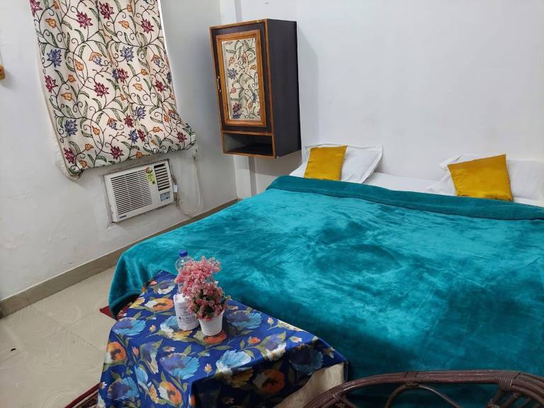 Villa with garden in Varanasi