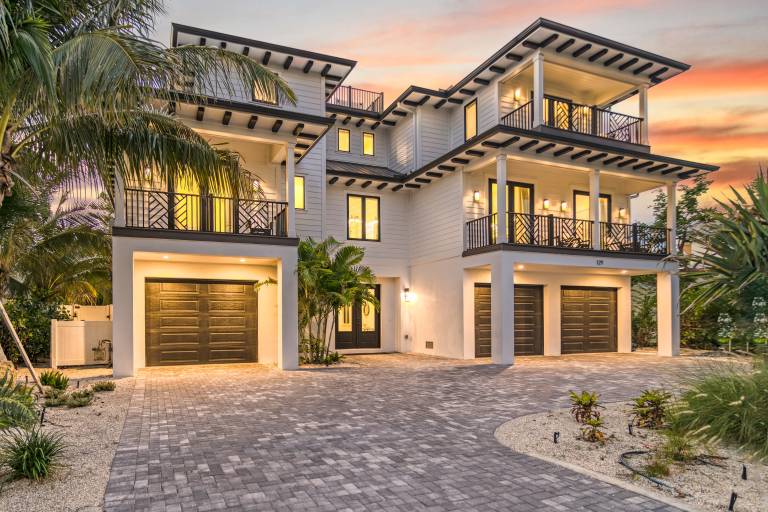 Shore is Something 5000sqft, Walk to Lido Beach, Bike to St Armand Circle — photo 3