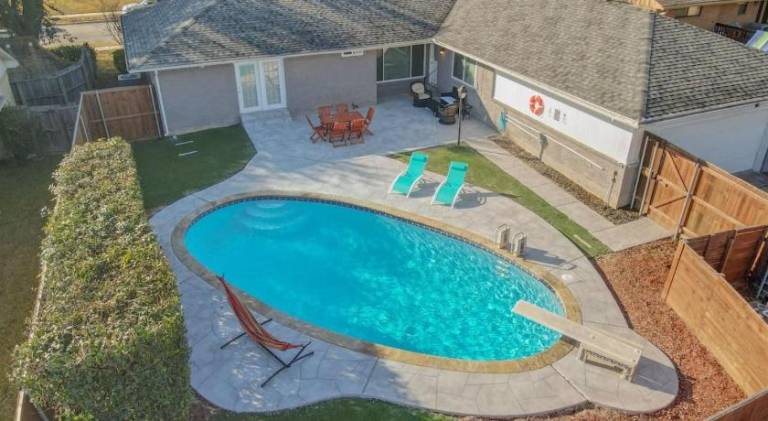 Ample house with pool | Pet-friendly in Garland, TX
