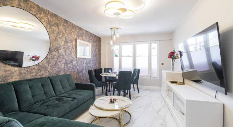 Holiday apartment with 2 rooms for 4 persons in Antibes