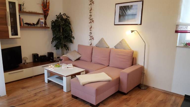 Moderne 2 Raum Wohnung mit Balkon max 3 Personen