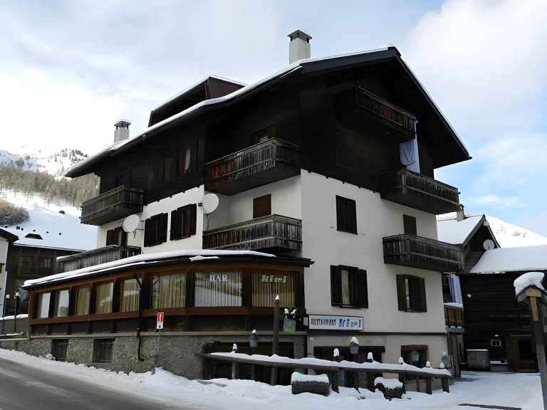 Holiday apartment with 1 room for 4 persons in Livigno