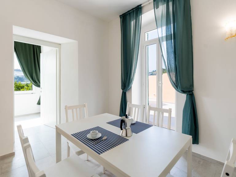 Apartment with patio | Sea view — photo 2