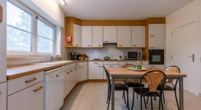 Villa with 5 rooms for 14 persons — photo 4