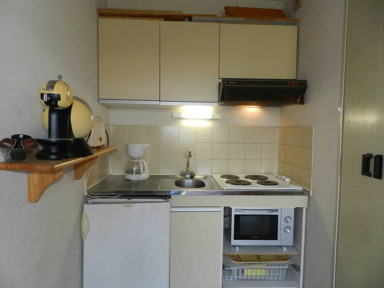 2-room apartment, sleeps 5, near beach, private parking — photo 5