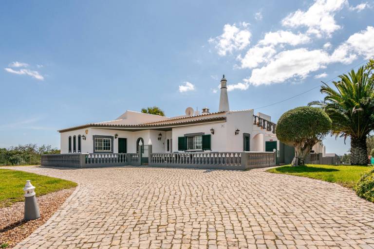 Ferienhaus in Santa Bárbara de Nexe f&uuml;r max. 10 Personen am Atlantik
