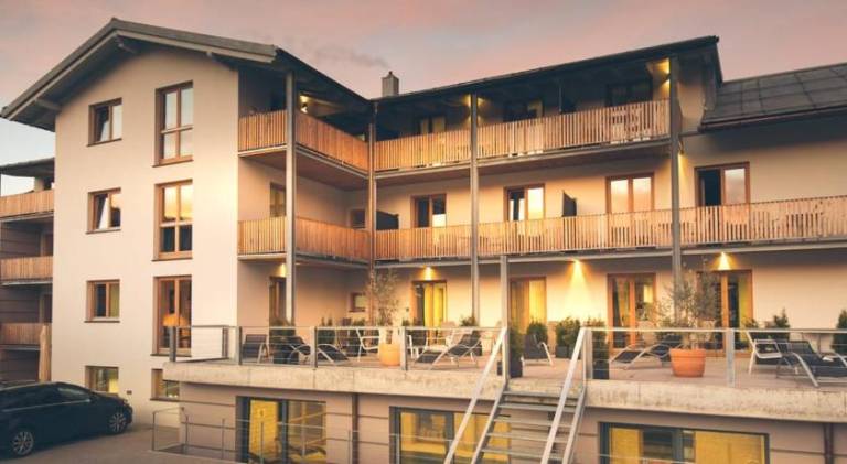 Serviced apartment with sauna, pool & patio | Good for workation | Pets are welcome in Oberstdorf
