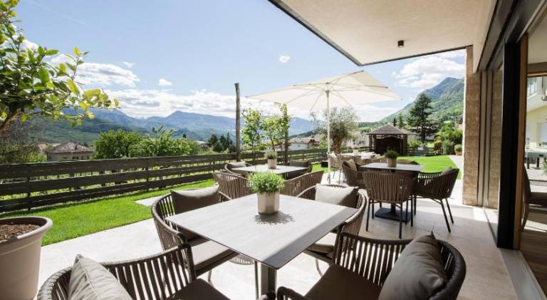 Haus Gregori Modern & Central Stay in Vineyard with Rooftop & Served Breakfast — photo 5