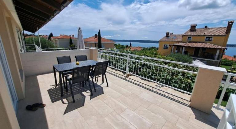 Holiday apartment with yard, terrace & barbeque — photo 5