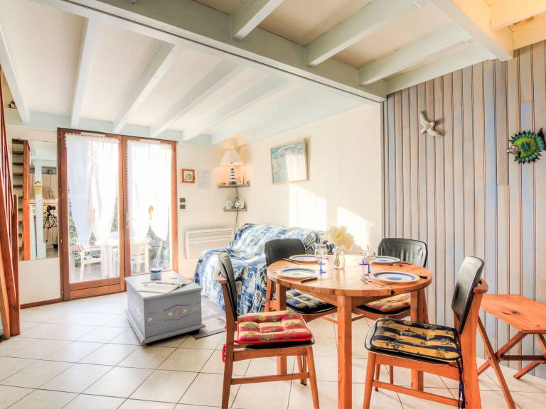 Vacation home with patio — photo 3