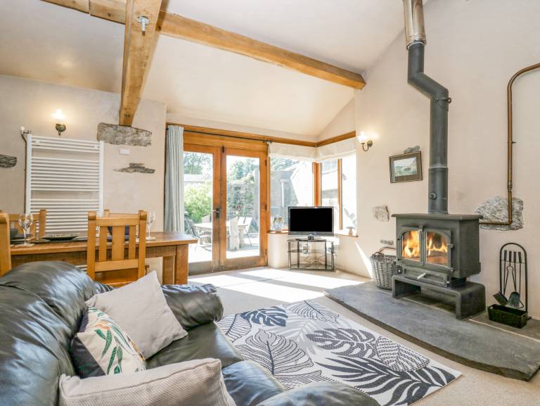 Cottage with garden — photo 3