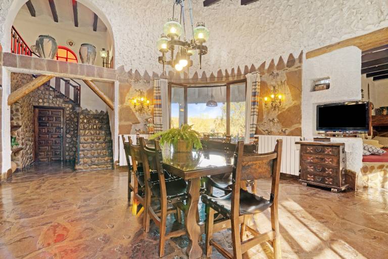 Family-friendly house with fast internet, terrace & private pool | Mountain view | Suitable for remote work | Dogs allowed — photo 4