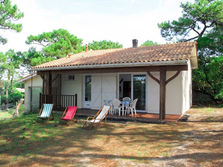Lovely house with patio, BBQ & yard | Beach nearby | Pets allowed — photo 2