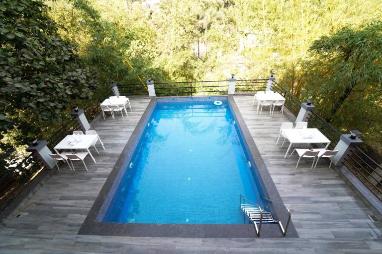 Villa with pool & BBQ in Khandala
