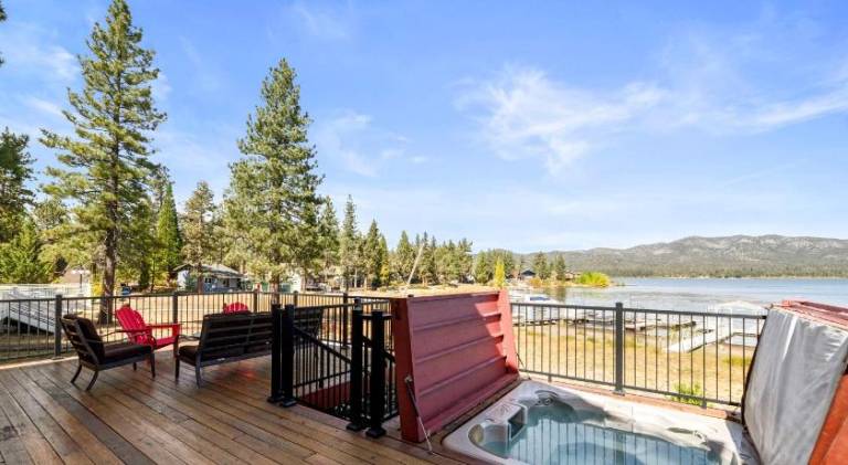 3 Cubs Lakefront - Stunning lakeside home with Hot Tub, Foosball, and Lake View in Big Bear Lake, CA