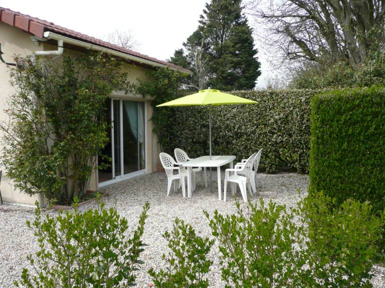 Vacation home with barbeque, garden & patio — photo 3