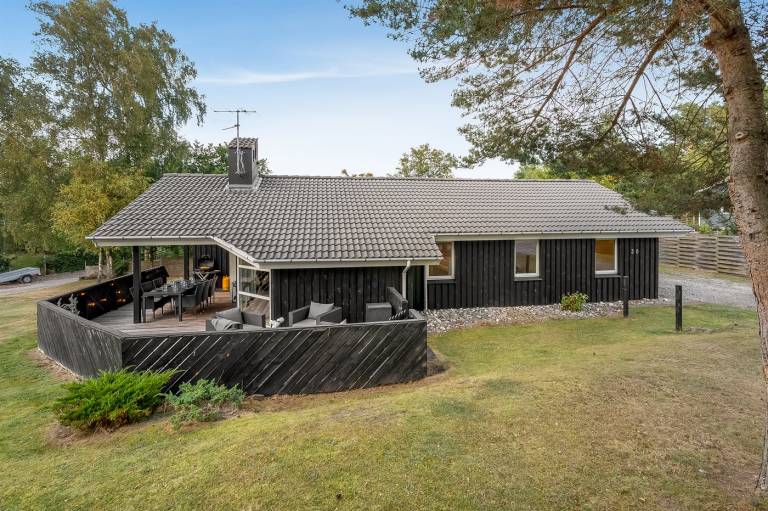 Family-oriented vacation home with hot tub, BBQ & patio | Pet-friendly in Ebeltoft