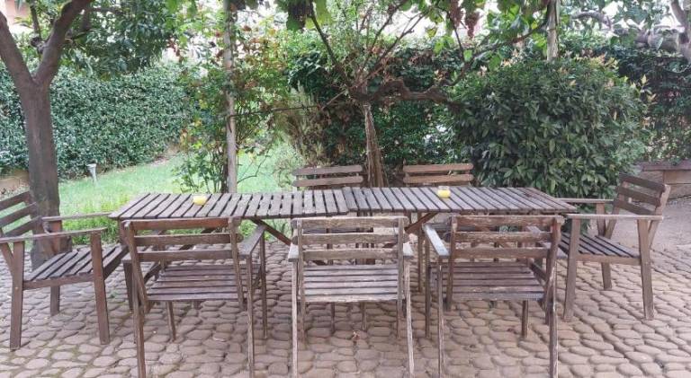 Rental apartment with patio, BBQ & yard — photo 3