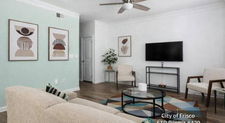 Apartment with pool | Pets are welcome in Frisco, TX