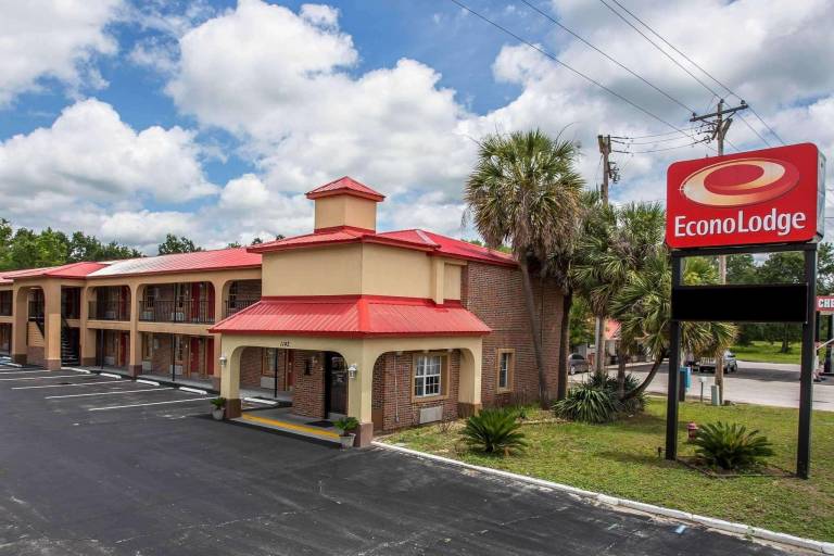 Econo Lodge Walterboro I-95 in Walterboro, SC