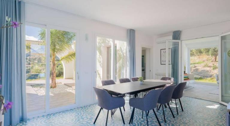 Villa with pool — photo 4