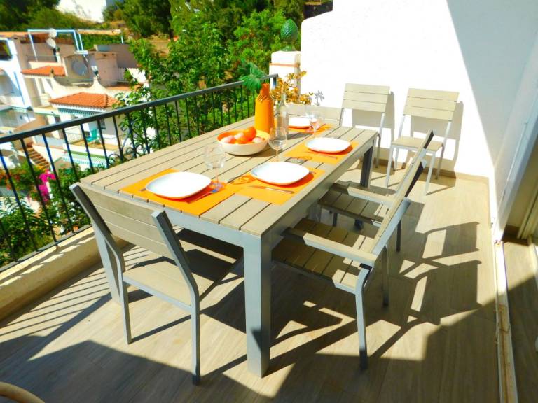 House with patio — photo 4